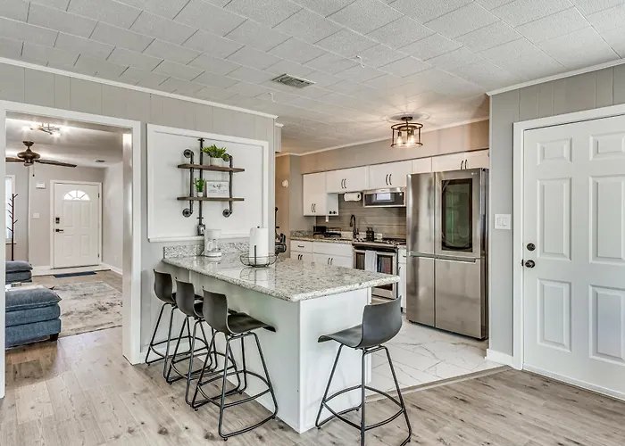 4 Mi To Nas Pensacola! Family Getaway W/ Pool * Pensacola