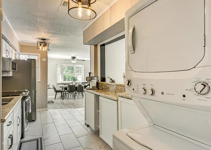 4 Mi To Nas Pensacola! Family Getaway W/ Pool Holiday home