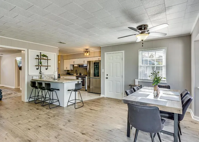 4 Mi To Nas Pensacola! Family Getaway W/ Pool *