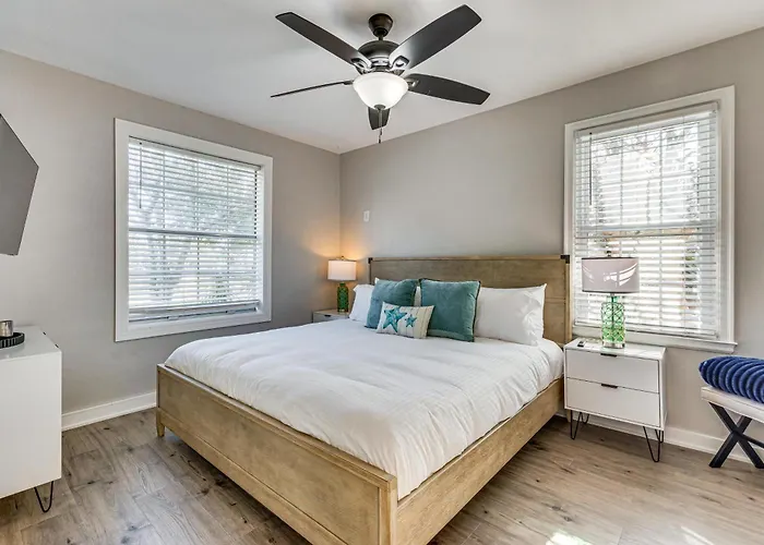 4 Mi To Nas Pensacola! Family Getaway W/ Pool Holiday home *