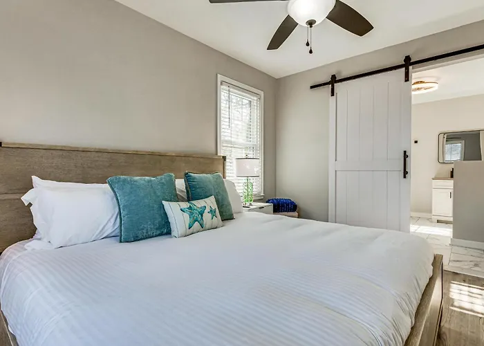 4 Mi To Nas Pensacola! Family Getaway W/ Pool Holiday home