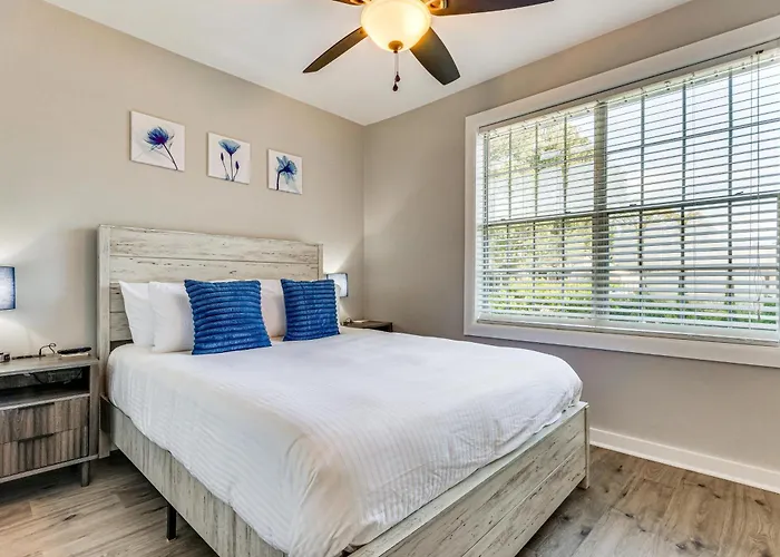 4 Mi To Nas Pensacola! Family Getaway W/ Pool Holiday home *