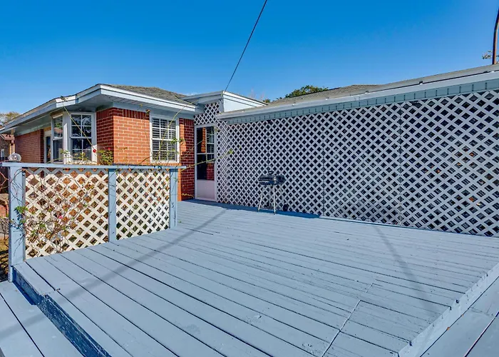 Holiday home 4 Mi To Nas Pensacola! Family Getaway W/ Pool *